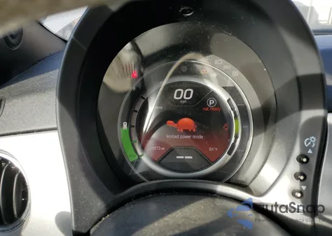 2016 Fiat 500 Electric z USA, uszkodzony, nr VIN 3C3CFFGE4GT180360